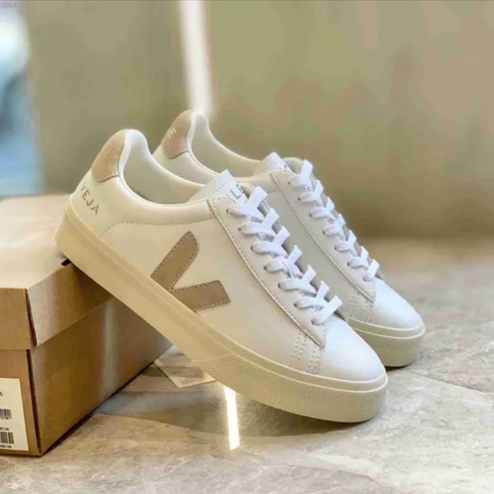 Brand New Veja Campo Women’s Sneakers Size 9